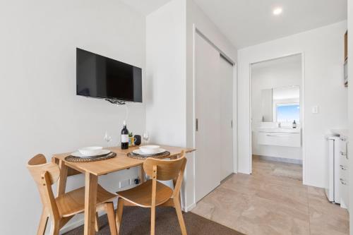 Maraetai Couples Retreat - Omana Beach Apartment, Auckland (photo 10)