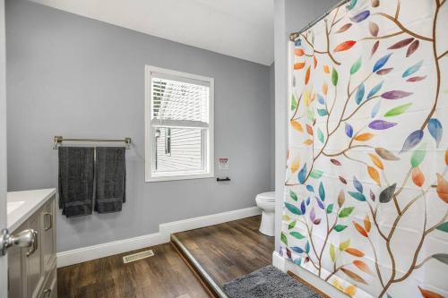 NEW Luxury Spacious & 10 min Driving to Notre Dame! in South Bend, USA