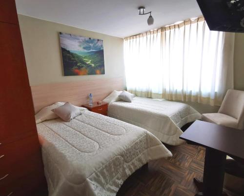 Twin Room with Private Bathroom image 10