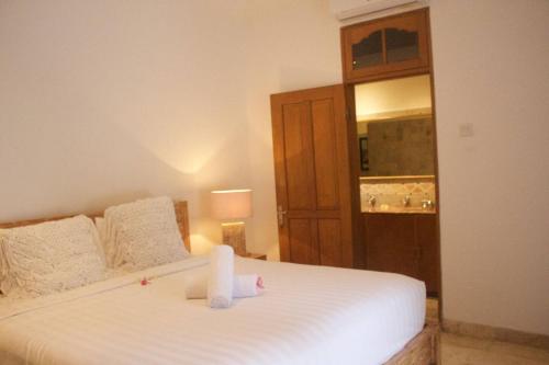 Villa Hanoman Candidasa - 3 Bedrooms With Private Pool - Tap to explore photos