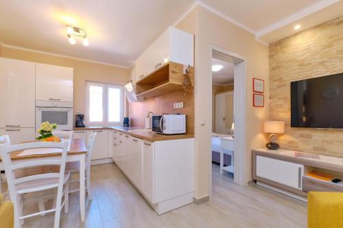Two-Bedroom Apartment with Terrace image 7