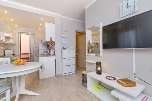 One-Bedroom Apartment with Terrace image 9
