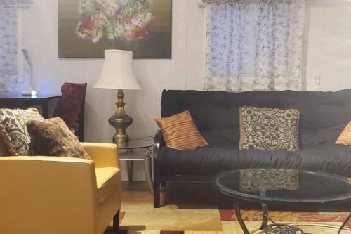 Relaxing Riverside Getaway with a Cozy Fireplace in แบนครอฟท์ (ออนตาริโอ)