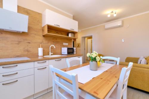 Two-Bedroom Apartment with Terrace image 4