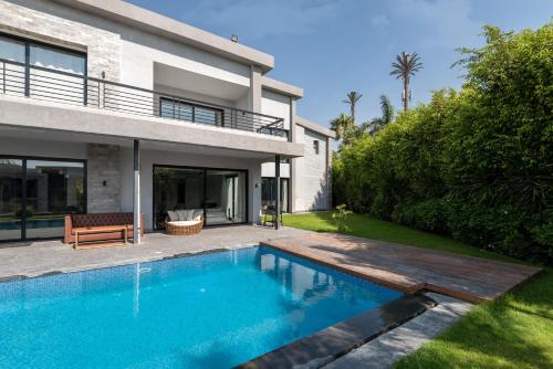 Swanlake Luxurious Villa