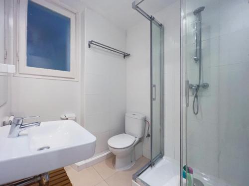Four-Bedroom Apartment image 3