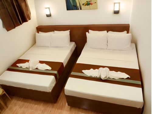 2 double beds