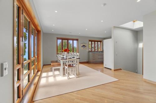 外部景觀, Beachside Luxury - Laingholm Holiday Apartment in 康瓦利斯