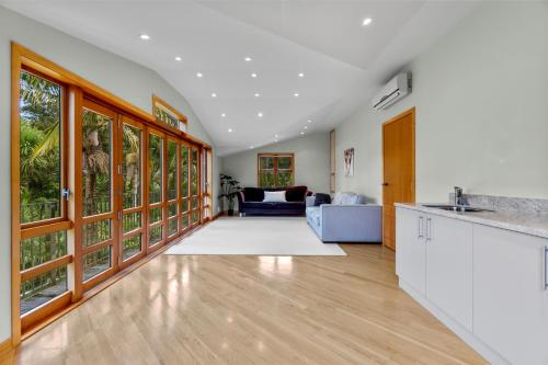 外部景觀, Beachside Luxury - Laingholm Holiday Apartment in 康瓦利斯