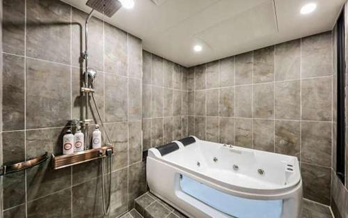 Seosan Hotel November — Main Photo
