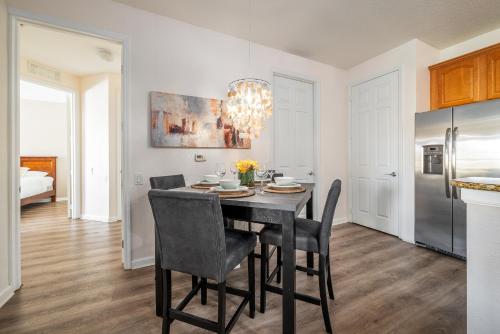 Stylish Vista Cay Luxury Diamond Next to Pool Near all theme Parks and walk to the Convention Center in Orlando, USA