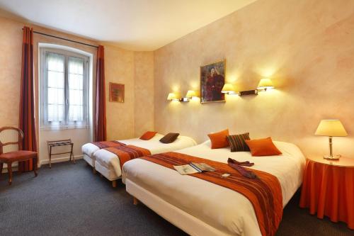 1 double bed, 1 twin bed, 1 sofa bed