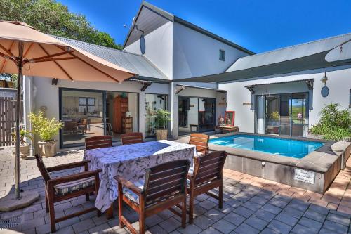 Peldbaseins, Relaxation in Prince`s Grant Golf Estate