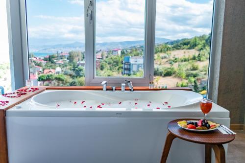 Karstais baseins, Tilya Resort Hotel in Darica