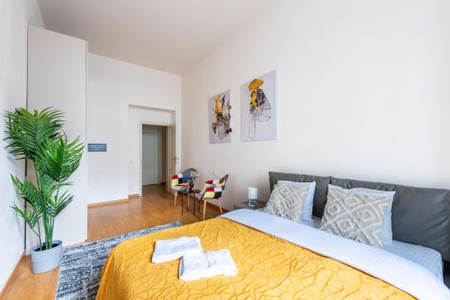 Spacious 3-bedrooms apartment near Karlin Square, Прага (фото 7)