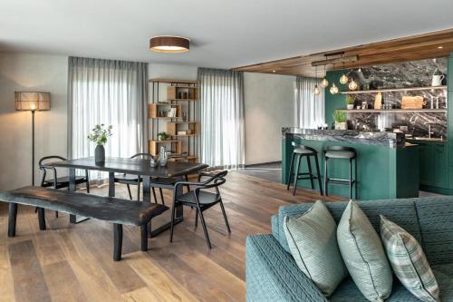 Suite Three-Bedroom Mountain Loft