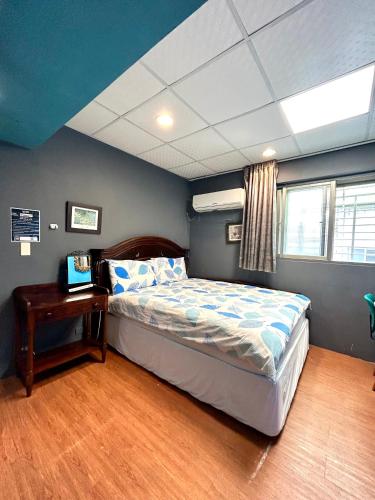 room detail thumbnail 1