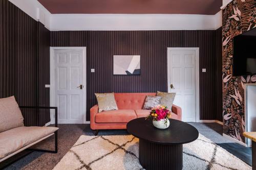 Newly Renovated 5 Bedroom home-Manchester, Manchester