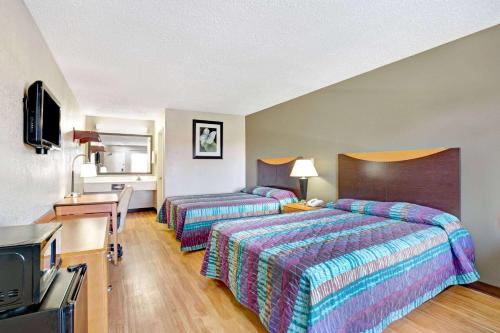 Super 8 by Wyndham Fredericksburg in Fredericksburg, USA