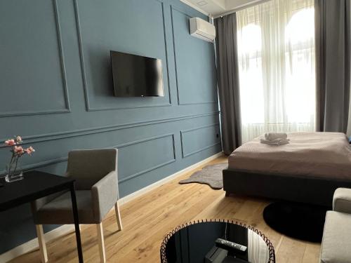 ROOM 44