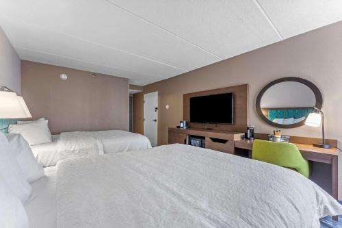 Hampton Inn Cleveland-Westlake - image 10