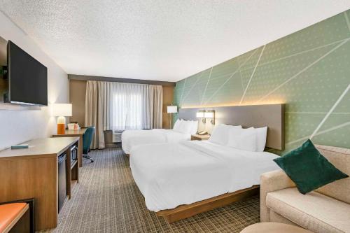2 queen beds
