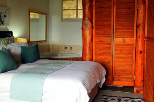 Hartbeespoortdam Lodge - Tap to explore photos