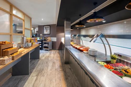 Holiday Inn Reading South M4 Jct 11 an IHG Hotel - image 9