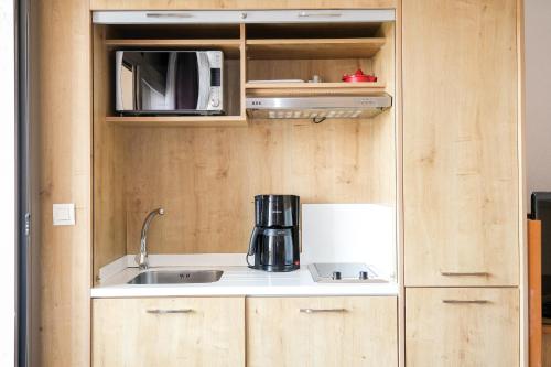 Kitchen, Thalazur Antibes - Residence & Spa in Les Breguieres