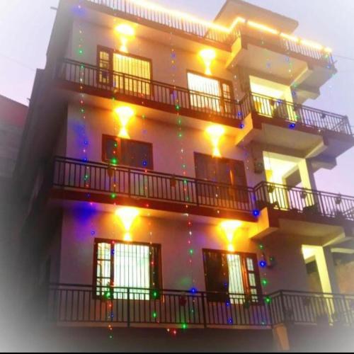 WOOD HILLS 6 BEDROOM SERVICED VILLA / LAWN/ TERRACE / KASAULI