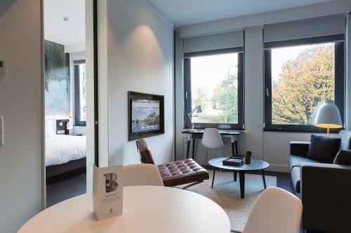 One-Bedroom Apartment image 10