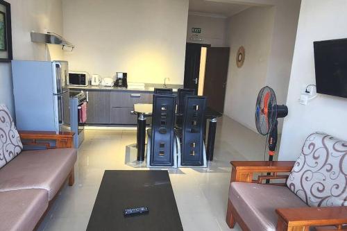 Number 8, 2nd Floor, Pebble Bay Apartments 5