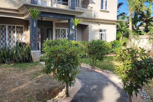 Number 8, 2nd Floor, Pebble Bay Apartments 4