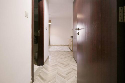 StoneTree - Furnished 1BR Apartment Near the Beach - image 8