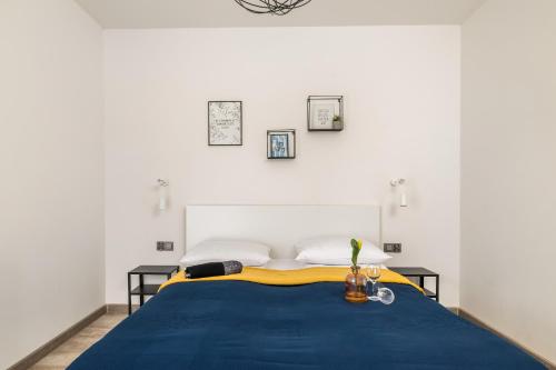 One-Bedroom Apartment image 4