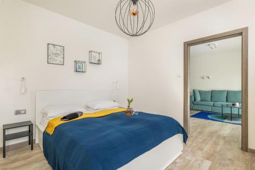 One-Bedroom Apartment image 3