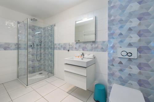 One-Bedroom Apartment image 2
