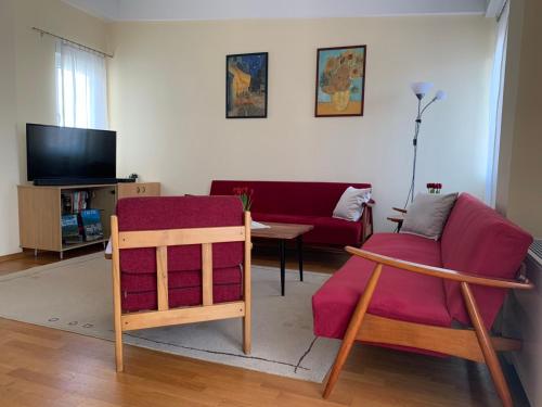 Bright top floor apartment with free parking, Skopje (photo 3)