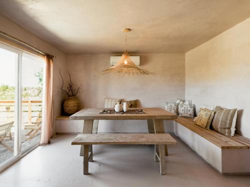The Mesa House - Views and a Cowboy Soaking tub! home in Yucca Valley, USA