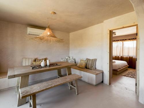 The Mesa House - Views and a Cowboy Soaking tub! home in Yucca Valley, USA