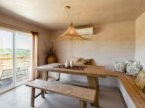 The Mesa House - Views and a Cowboy Soaking tub! home in Yucca Valley, USA