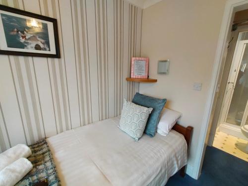 Arden House - image 10