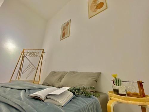 HeyMuji Projector-Netflix-Darts-Near Lotus HeyMuji Projector-Netflix-Darts-Near Lotus