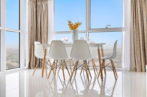 StoneTree - Spacious Modern 2BR Apartment - image 9