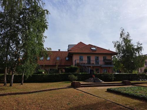 Ferienwohnung Birkenwerder bei Berlin mit Terrasse und kleinem Garten in Birkenwerder, Deutschland