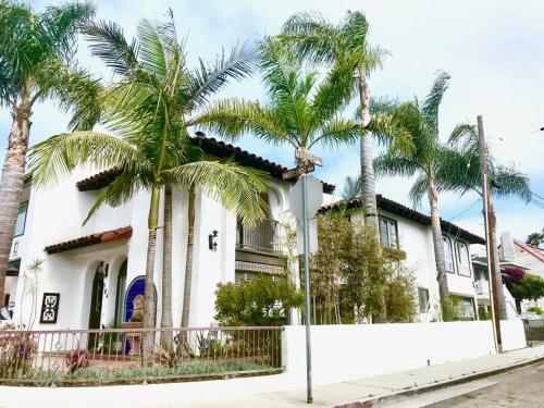 Hermosa Hills Bungalow in Hermosa Beach, USA