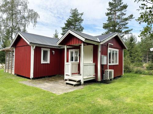 Nice holiday home by the lake Vristulve