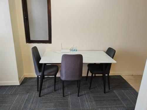 Times Premier Suite At Times Square - image 7