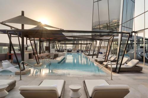 Ravintola, SO/ Uptown Dubai in Jumeirah Lakes Towers