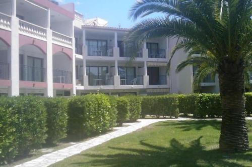 Pool , 150m to beach, seaview